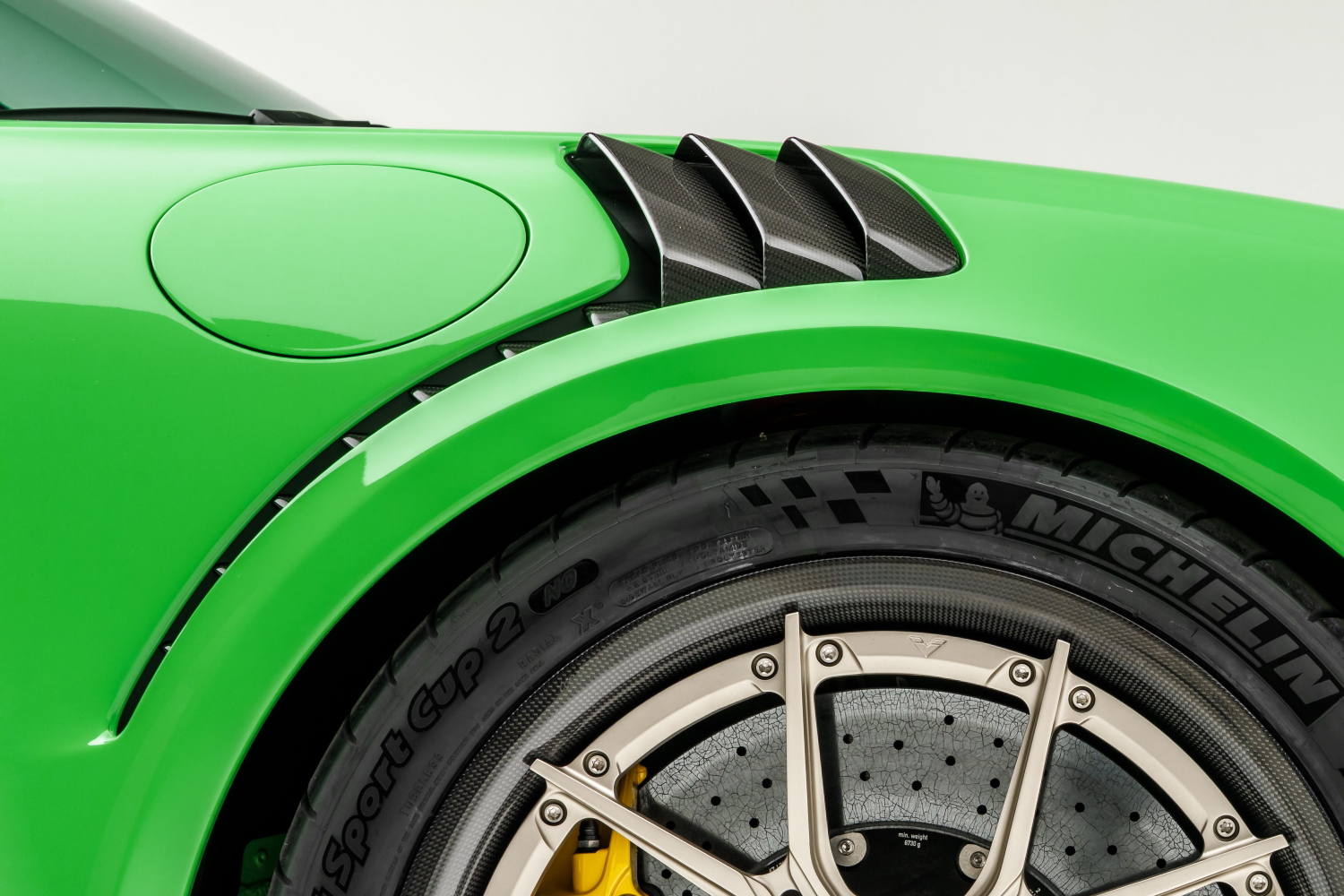 Накладки отворів у крилах