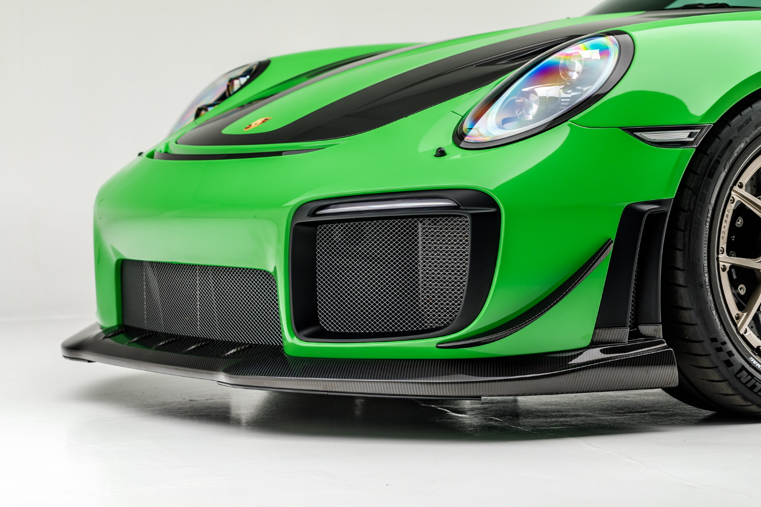 Передній спойлер