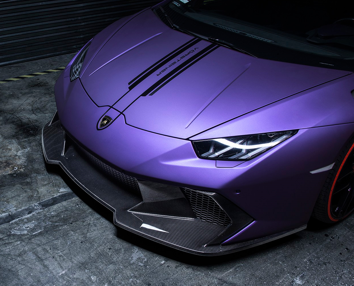 Передній бампер зі спойлером - 0910LOV