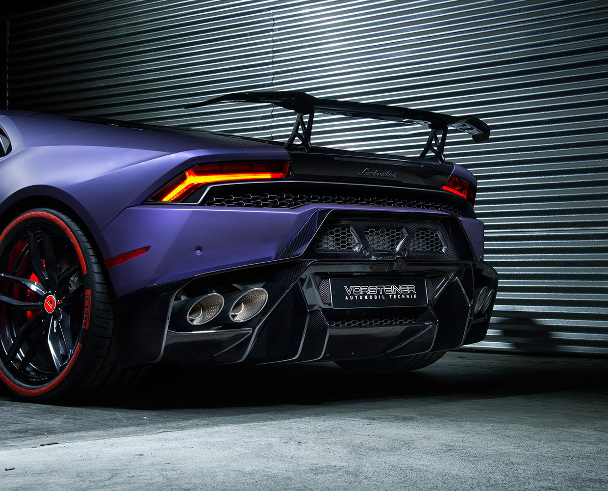 Задній бампер з дифузором - 0920LOV